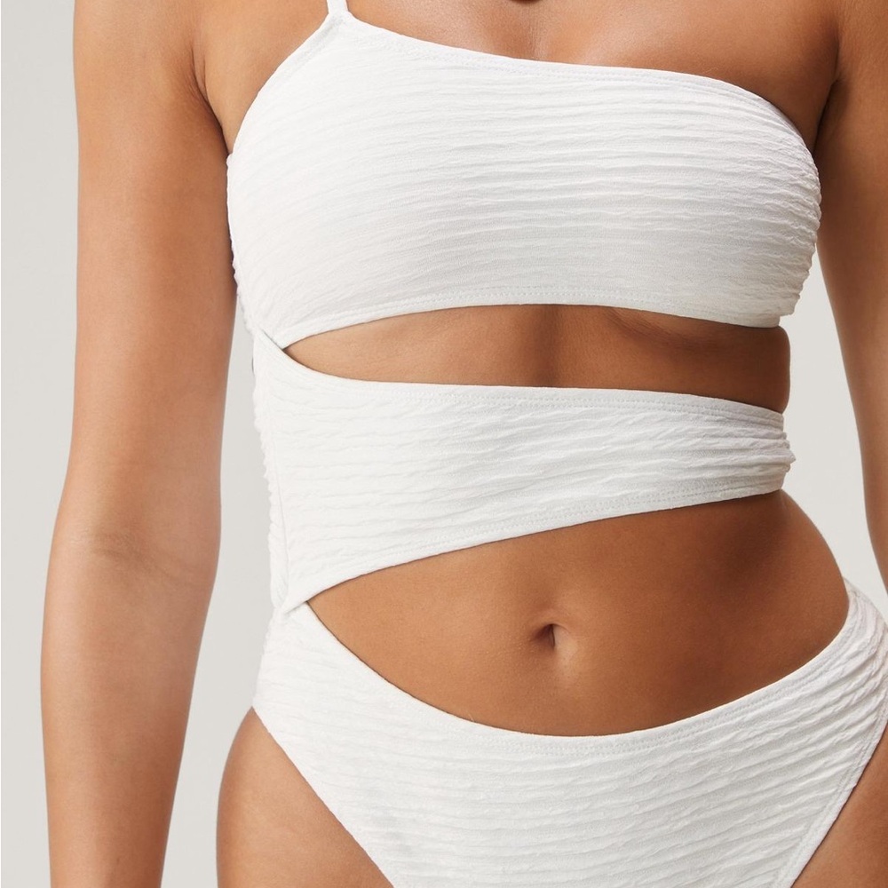 White One-Shoulder Cutout Swimsuit - Picture 4 of 4